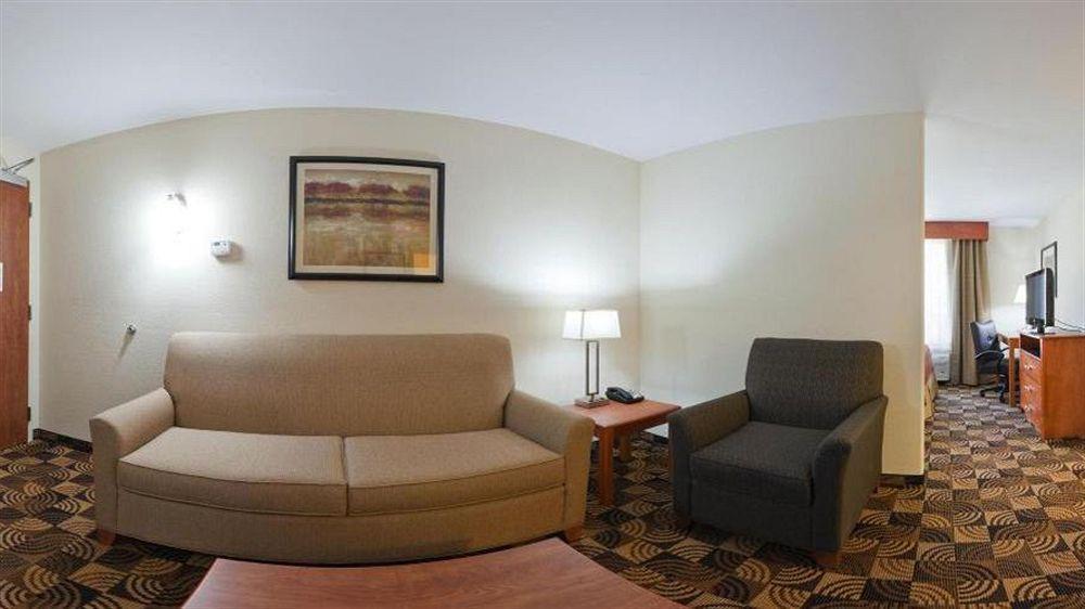 Holiday Express & By Ihg 2*
