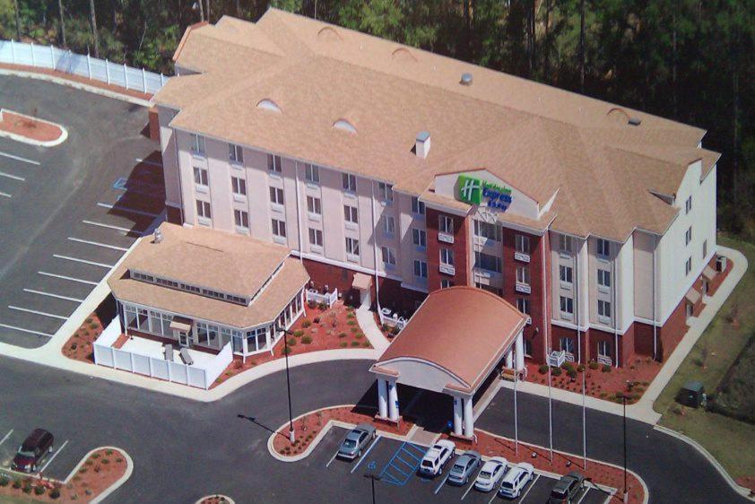 Hotel Holiday Express & By Ihg